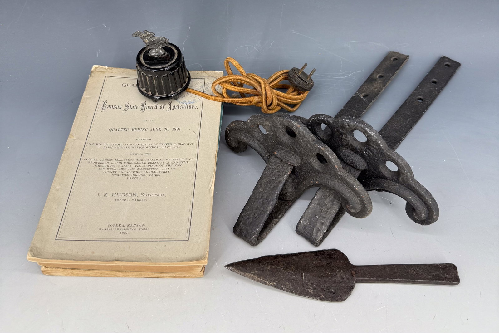 LOT OF VINTAGE ITEMS: INCLUDING: BOOKS (MAMMOTH CAVE OF KENTUCKY 1901, ANNUAL REPORT OF VIRGINIA 1881, KANSAS STATE BOARD OF AGRICULTURE 1881), CAST IRON SNOW CATCHERS, TILT-TO-LIGHT HORSE/JOCKEY LIGHTER AND MORE. PLEASE R