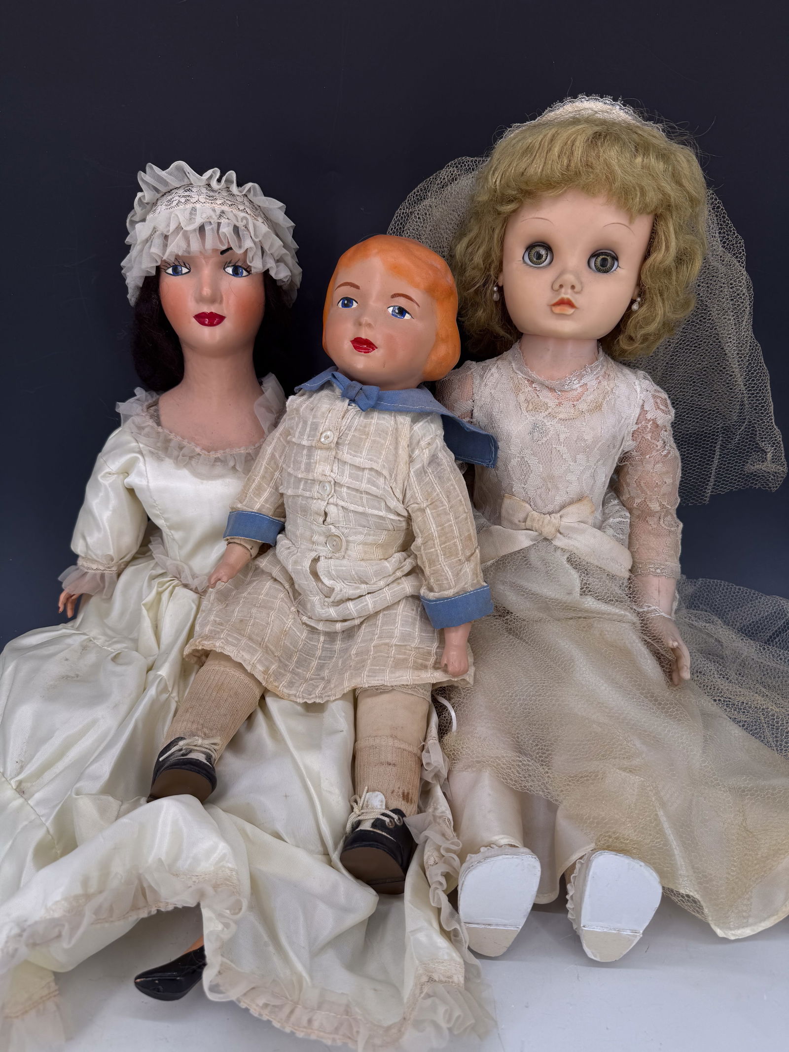 LOT OF VINTAGE DOLLS (1 of 11)