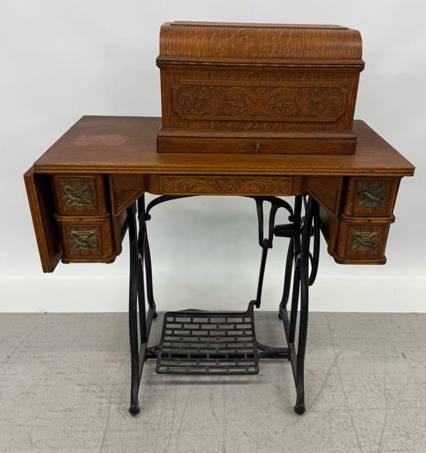 WHEELER & WILSON TREADLE SEWING MACHINE (1 of 12)