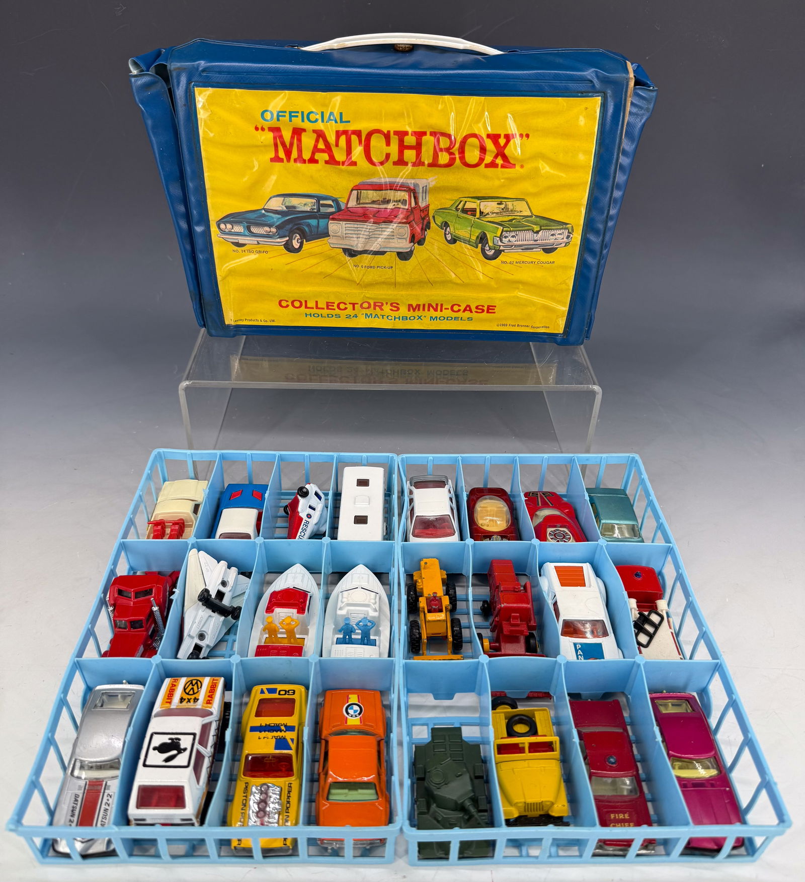 LOT OF MATCHBOX BY LESNEY TOY CARS/TRUCKS (1 of 3)