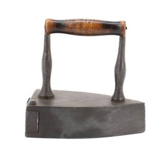 GERMAN SMALL SIZE BOX IRON: CAST IRON BODY WITH INSET SWING LATCH. NICE FORM. 4" L. PLEASE READ CAREFULLY - Terms for Purchasing and Shipping of Auction Items. Please read carefully before bidding. THIS IS AN ONSITE
