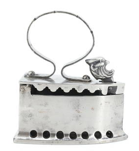 SMALL SIZE EUROPEAN CHARCOAL IRON: IRON BODY WITH FIGURAL BIRD HEAD LATCH. 4 1/2" L. PLEASE READ CAREFULLY - Terms for Purchasing and Shipping of Auction Items. Please read carefully before bidding. THIS IS AN ONSITE AUCTION