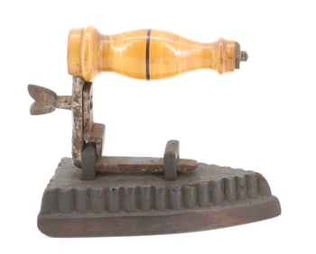 UNUSUAL COLD HANDLE IRON