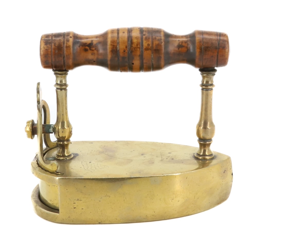 EARLY 19TH C. ROUND BACK SLUG IRON (1 of 6)