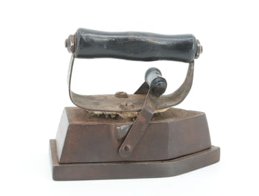UNUSUAL SMALL SIZE COLD HANDLE IRON