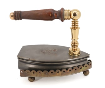 BELGIAN FLAT IRON WITH TRIVET