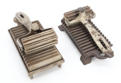 (2) ROLLER  /  FLUTERS