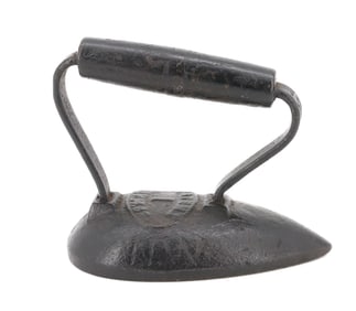 EARLY SMALL SIZE SLEEVE IRON