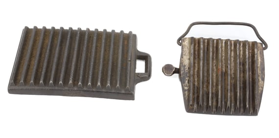 UNUSUAL FLUTTER ATTACHMENT PLATE