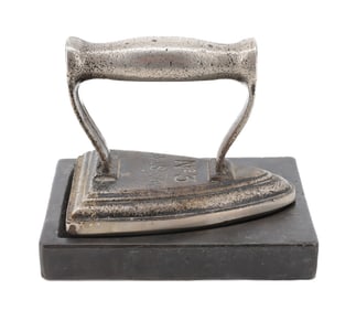 UNUSUAL POLISHING IRON WITH BASE
