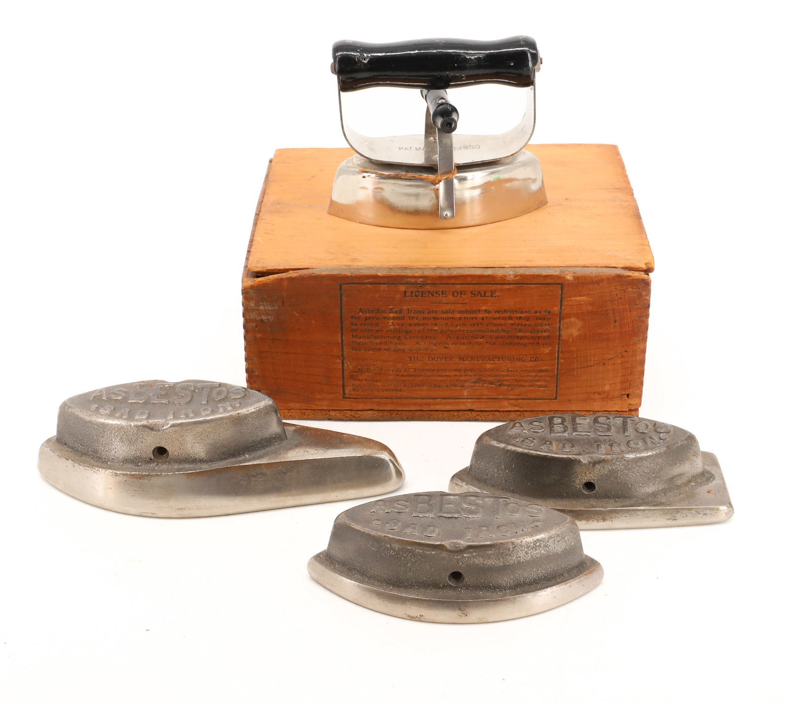 SAD IRON SET IN BOX (1 of 6)