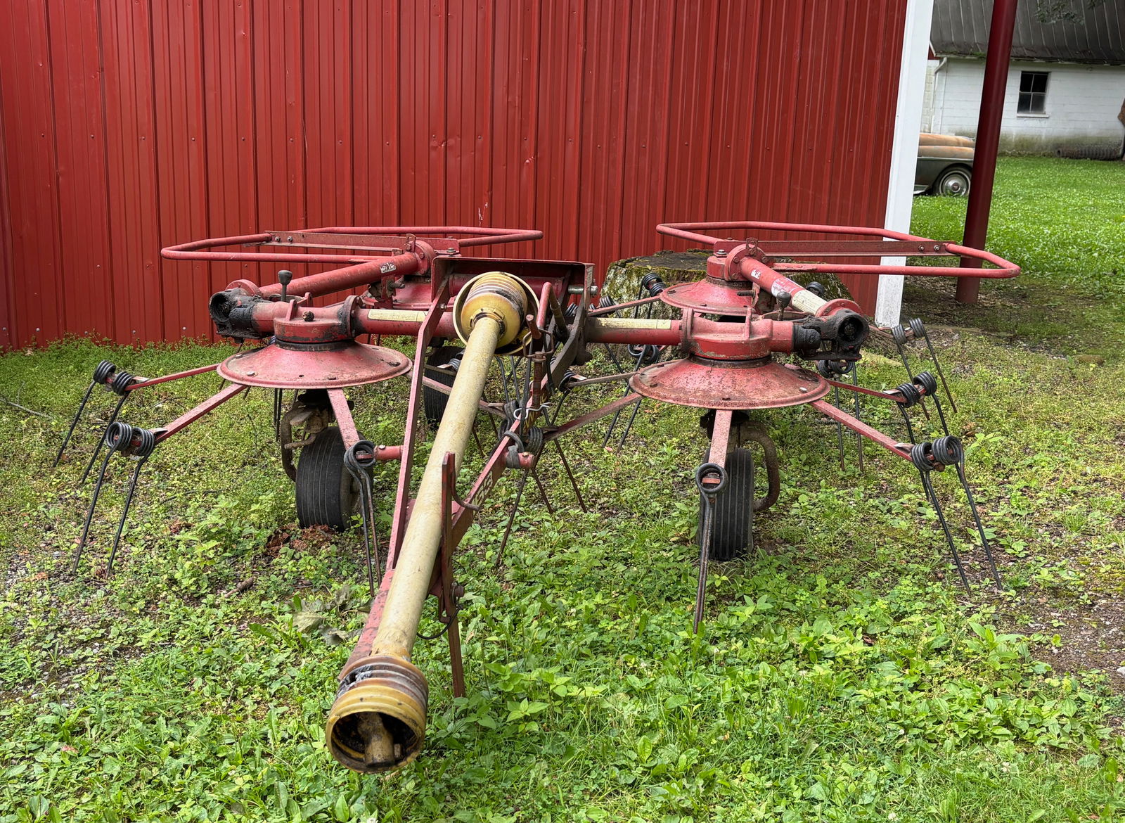NEW HOLLAND FARM EQUIPMENT (1 of 3)