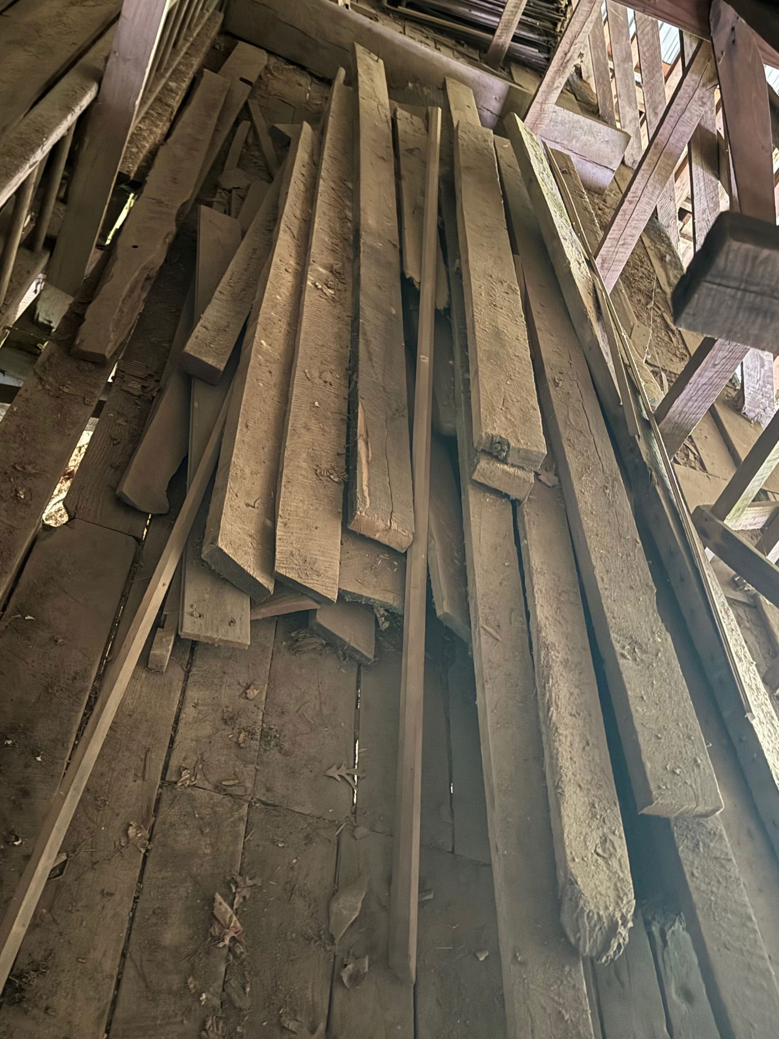 LARGE LOT OF LUMBER (1 of 7)