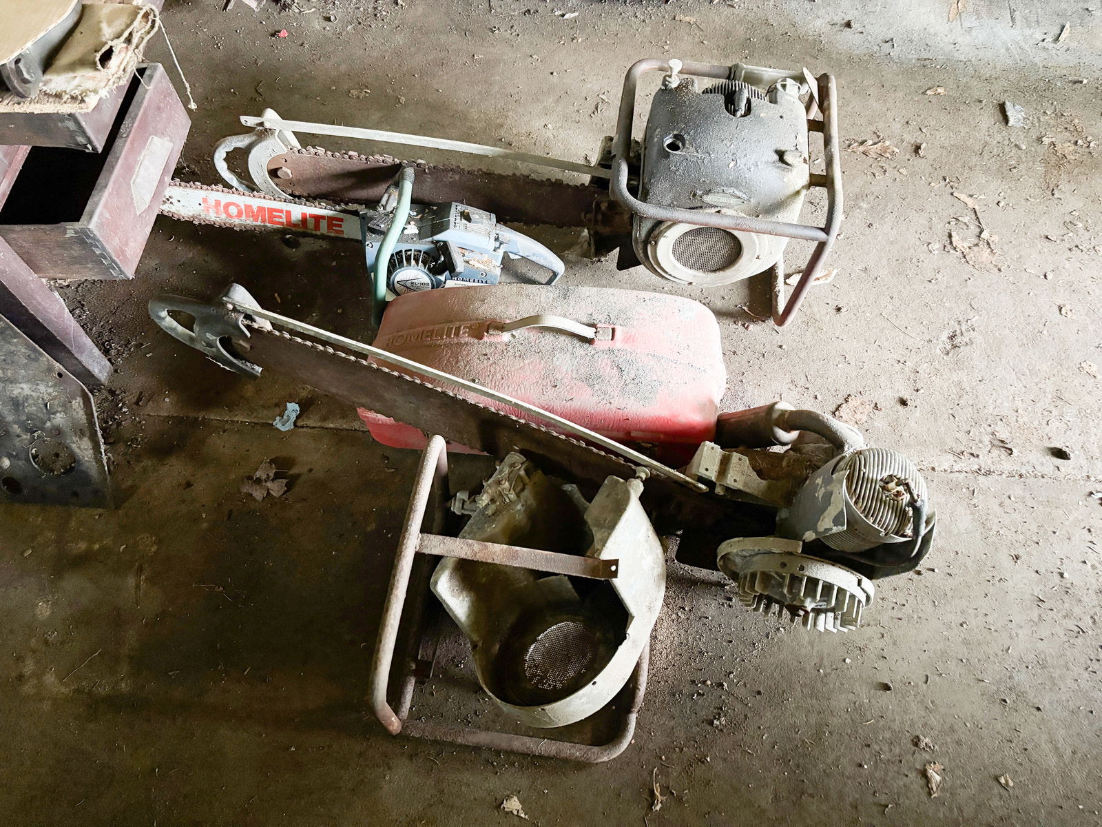 CHAINSAW LOT (1 of 4)