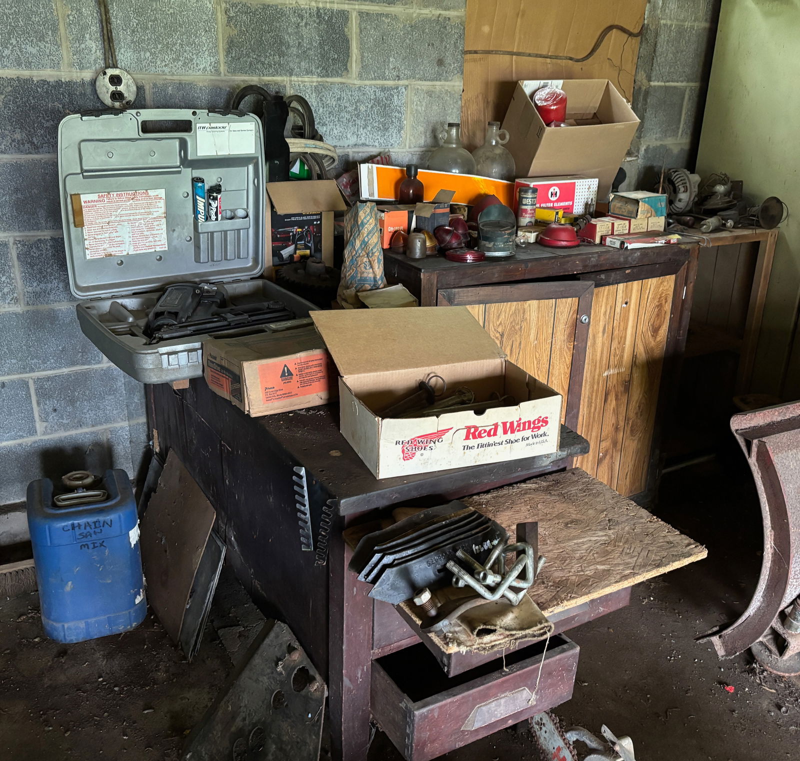IMPULSE NAIL GUN AND MORE: WITH LENSES FOR LIGHTS, PINS, AND MORE THIS IS AN ON-SITE ONLINE ONLY AUCTION. THIS SALE WILL BE PICK UP ONLY. THERE WILL BE ONE DAY FOR PICK-UP. ITEMS MUST BE PAID FOR BEFORE PICKING UP. IF YOU BUY L