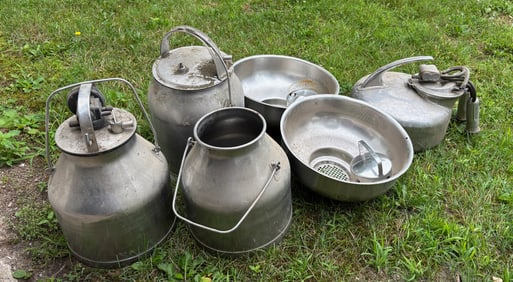 STAINLESS STEEL MILKER AND CANS