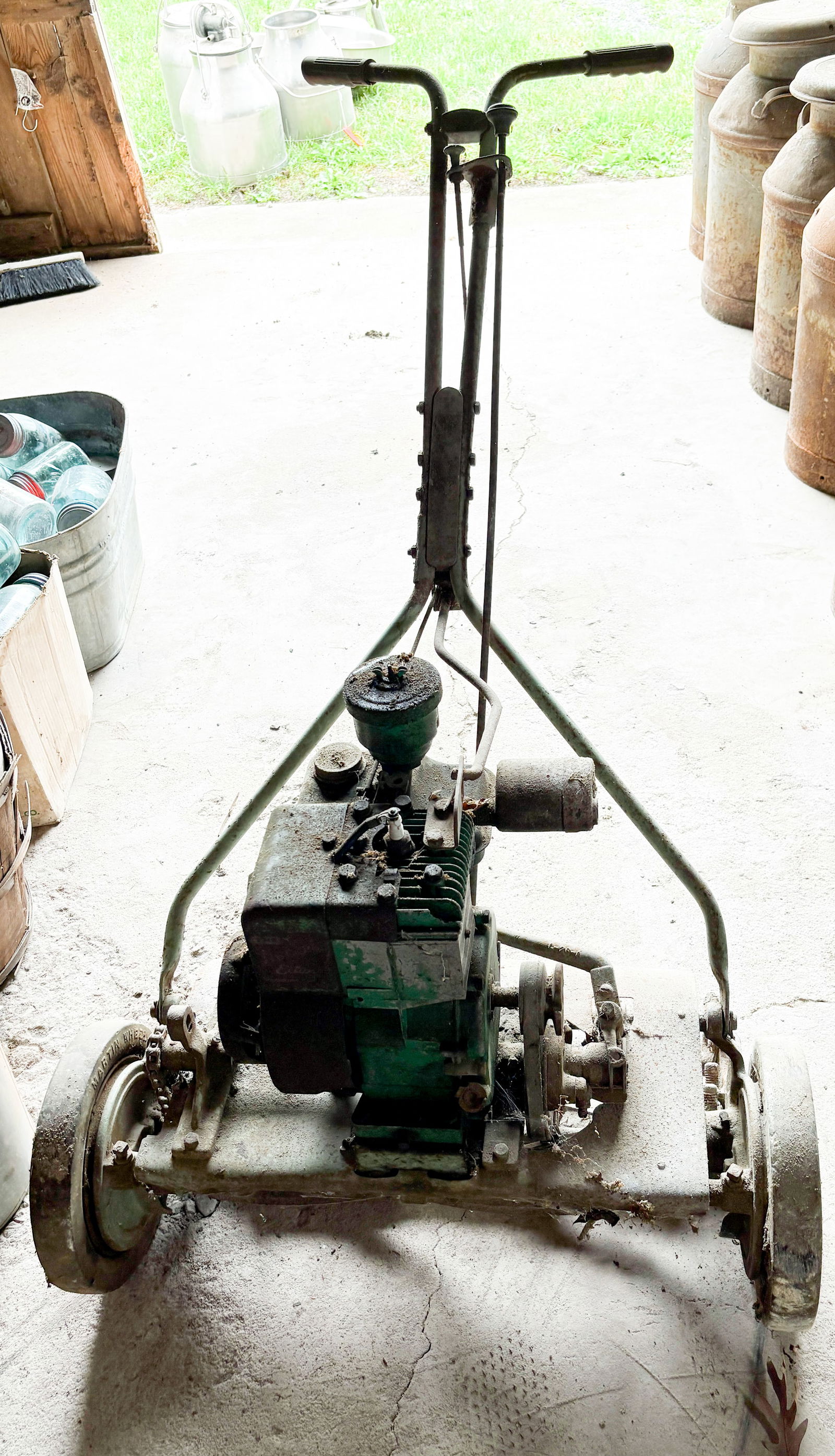 ANTIQUE REEL TYPE MOWER (1 of 4)