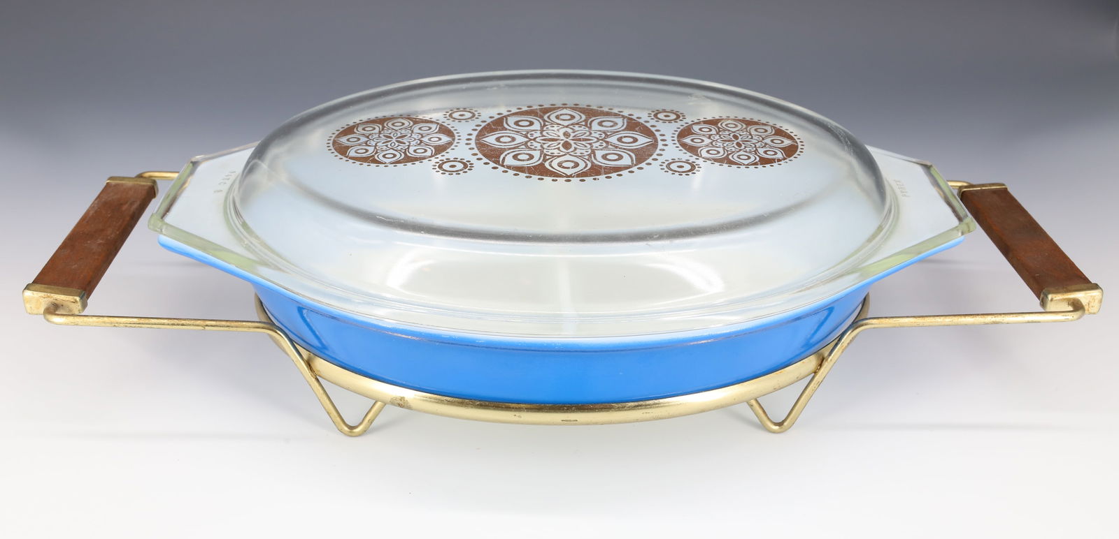 PYREX BLUE DIVIDED DISH WITH LID (1 of 6)