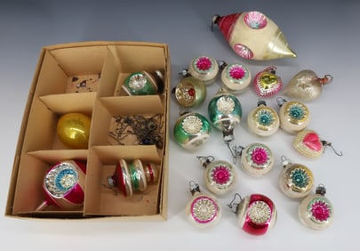 LOT OF VINTAGE CHRISTMAS ORNAMENTS