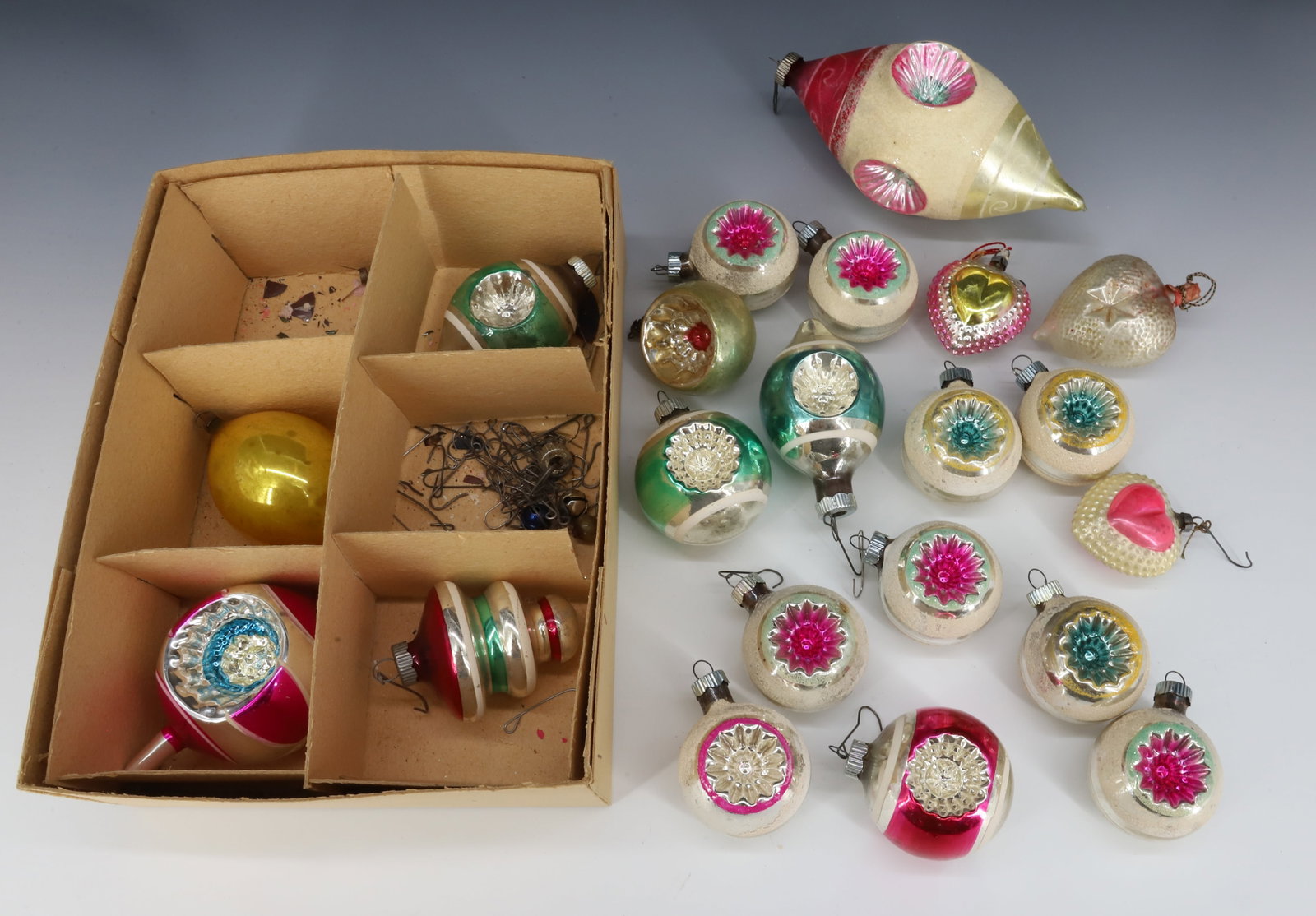 LOT OF VINTAGE CHRISTMAS ORNAMENTS: (21) GLASS ORNAMENTS. SOME MRKD. SHINY BRITE ON CAPS. LARGEST 6 1/2" L. PLEASE READ CAREFULLY - Terms for Purchasing and Shipping of Auction Items. Please read carefully before bidding. Hartzell’