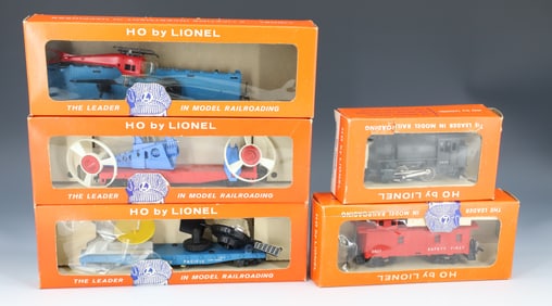HO BY LIONEL STEAM SWITCHER ENGINE AND TRAIN CARS