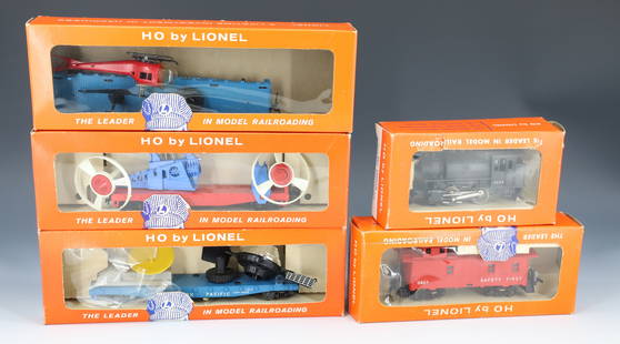 HO BY LIONEL STEAM SWITCHER ENGINE AND TRAIN CARS: INCLUDING: NO. 0605 STEAM SWITCHER WITH HEADLING, 0319-110 OPERATING HELICOPTER LAUNCHING CAR, 0333 OPERATING SATELLITE LAUNCHING CAR, 0349 TURBO MISSILE FIRING CAR AND 0827 ILLUMINATED CABOOSE. ORIGI