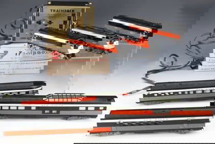 LOT OF ATHEARN TRAIN ENGINES AND CARS