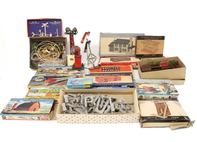 LOT OF TOY TRAIN ACCESSORIES, PLASTICVILLE
