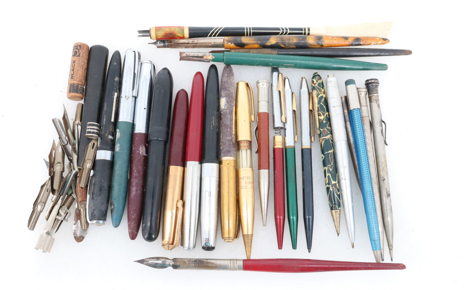 LOT OF VINTAGE PENS AND MECHANICAL PENCILS (1 of 7)