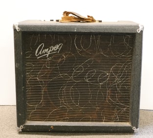 VINTAGE GUITAR AMPLIFIER