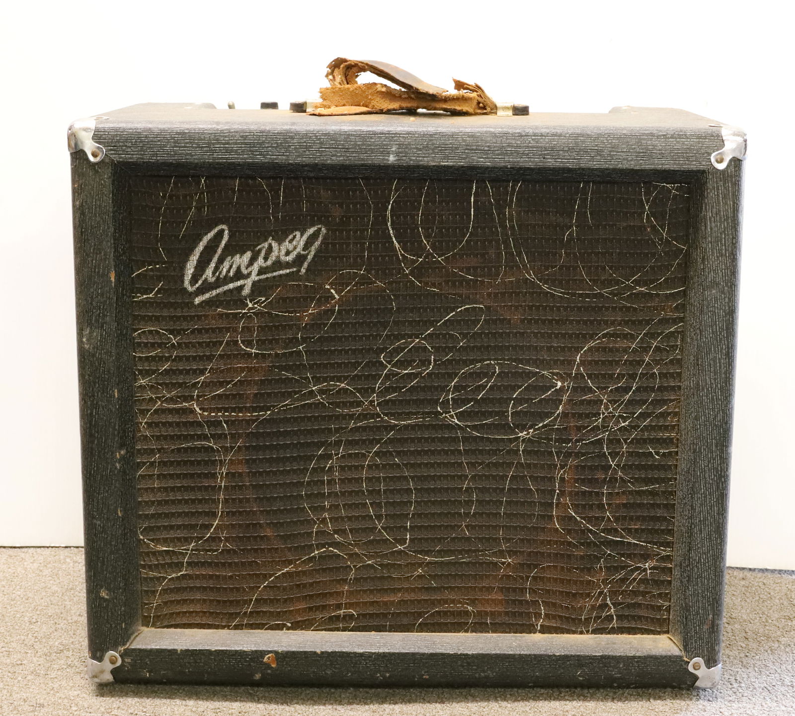 VINTAGE GUITAR AMPLIFIER (1 of 5)