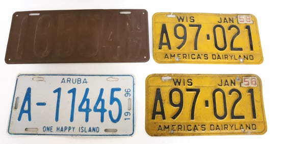 LOT OF VINTAGE LICENSE PLATES