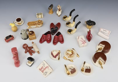 LOT OF MINIATURE SALT AND PEPPER SHAKERS