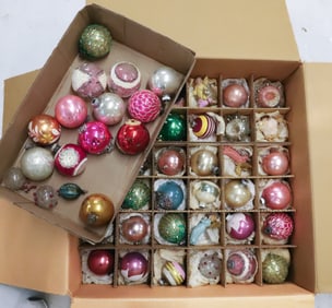 LOT OF VINTAGE CHRISTMAS ORNAMENTS