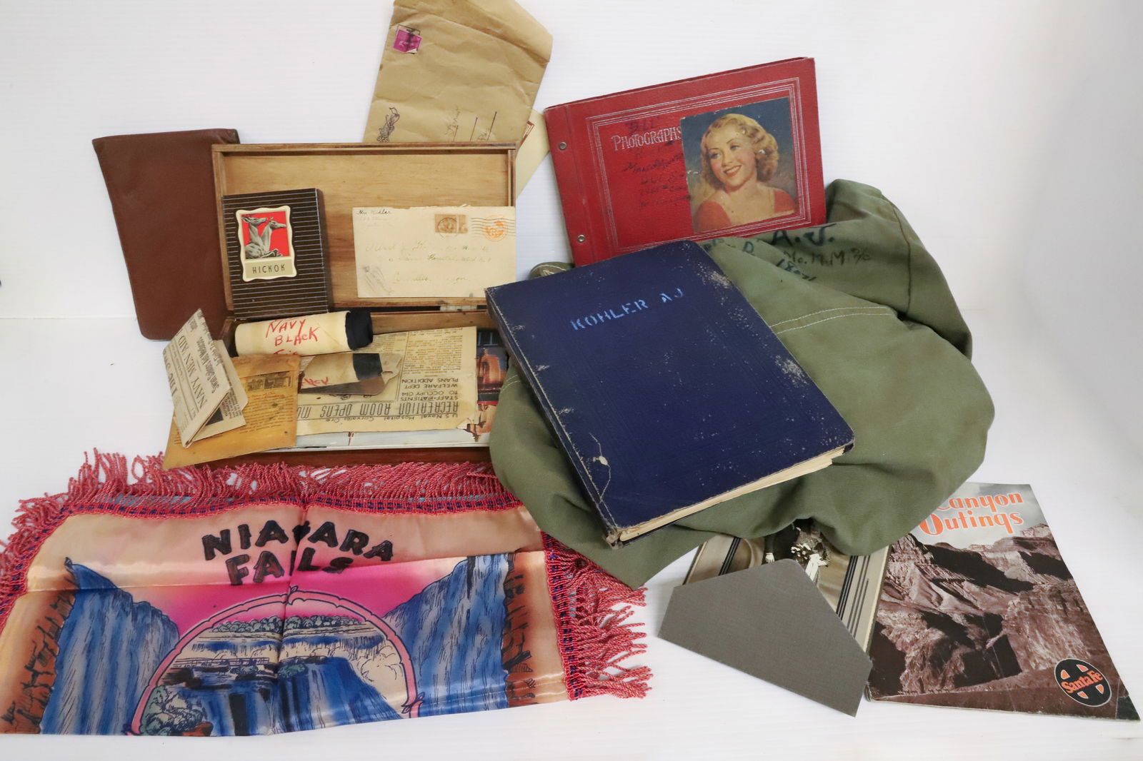 LOT OF U.S. NAVY MILITARY ITEMS (1 of 11)