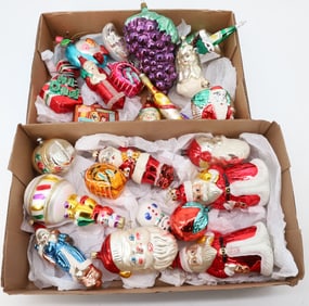 LOT OF CHRISTMAS DECORATIONS