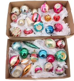 LOT OF VINTAGE CHRISTMAS ORNAMENTS