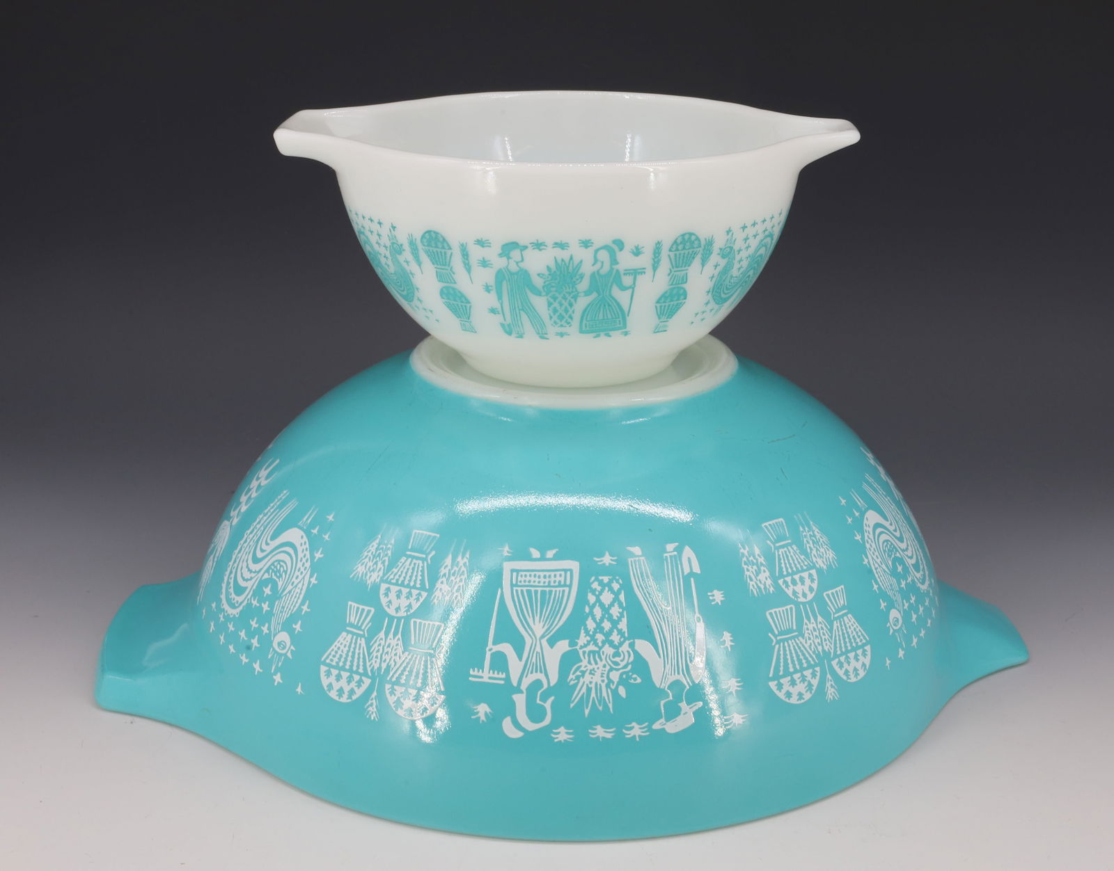 (2) PYREX MIXING BOWLS (1 of 4)