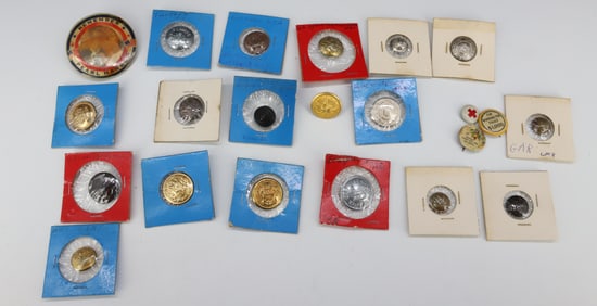 LOT OF U.S. MILITARY BUTTONS AND PINBACKS