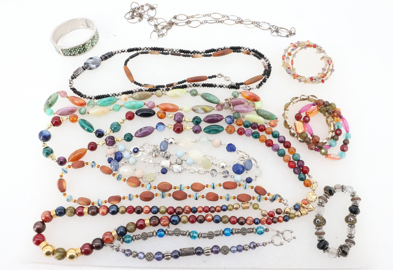 LOT OF COSTUME JEWELRY: NECKLACES AND BRACELETS. PLEASE READ CAREFULLY - Terms for Purchasing and Shipping of Auction Items. Please read carefully before bidding. Hartzell’s Auction Gallery. Hartzell's Auction Gallery 