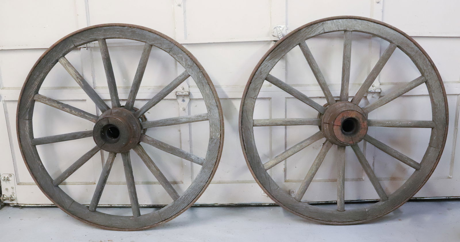 PAIR OF WOODEN WAGON WHEELS (1 of 2)