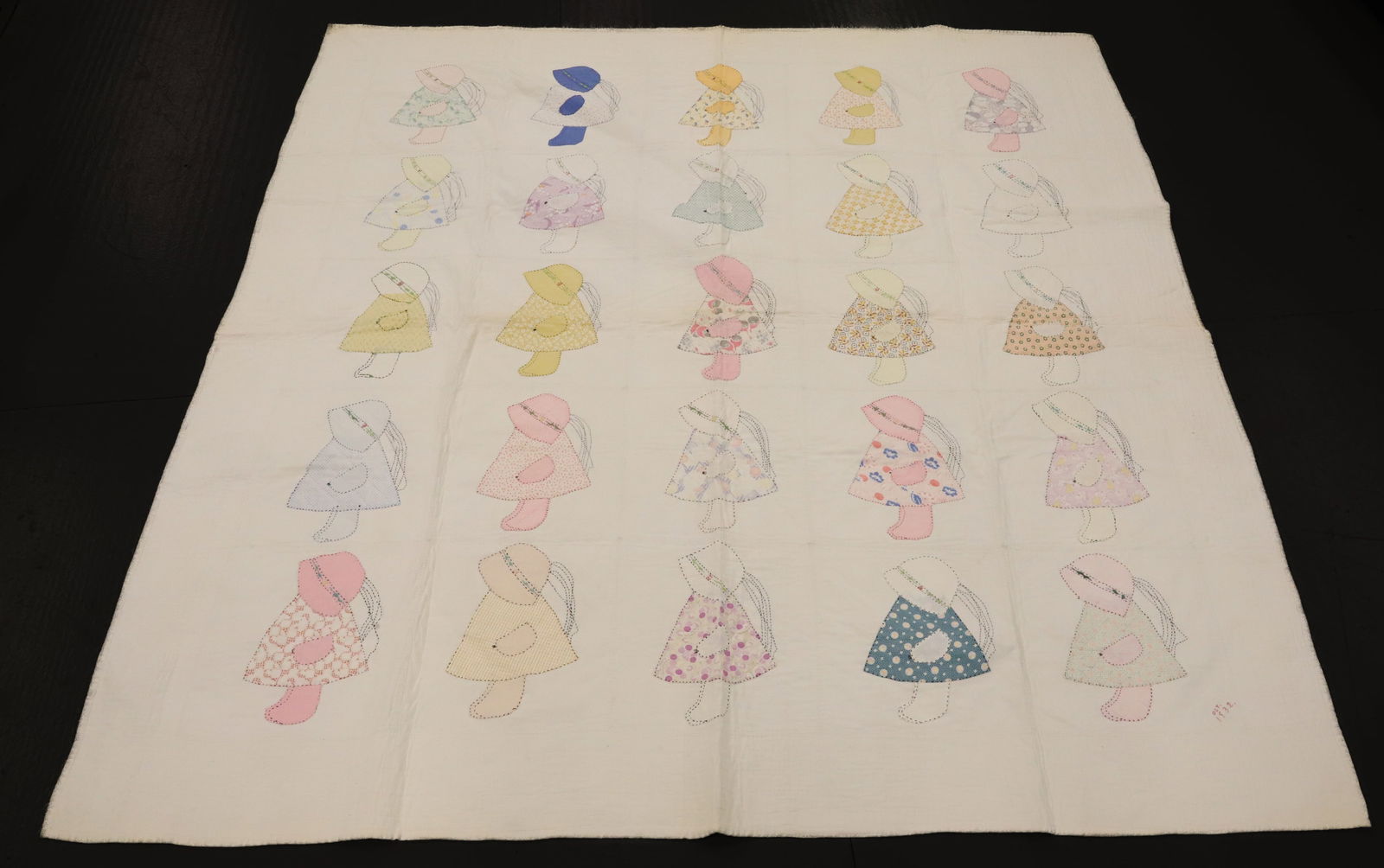 VINTAGE SUNBONNET SUE QUILT (1 of 6)