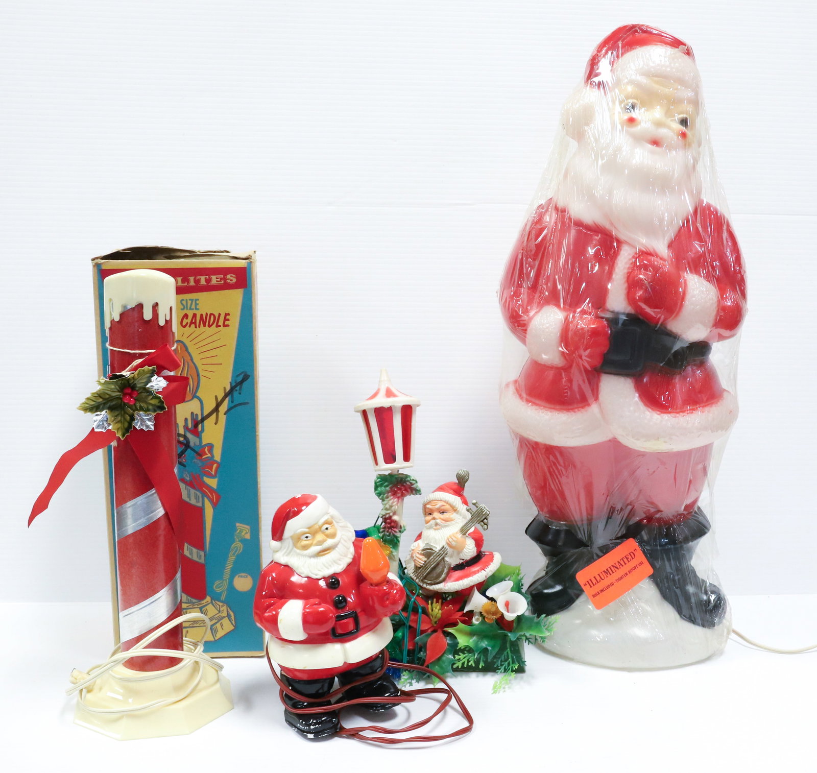 LOT OF VINTAGE CHRISTMAS DECORATIONS (1 of 5)