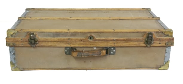 ANTIQUE WOODEN TRUNK