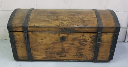 WOODEN STORAGE TRUNK