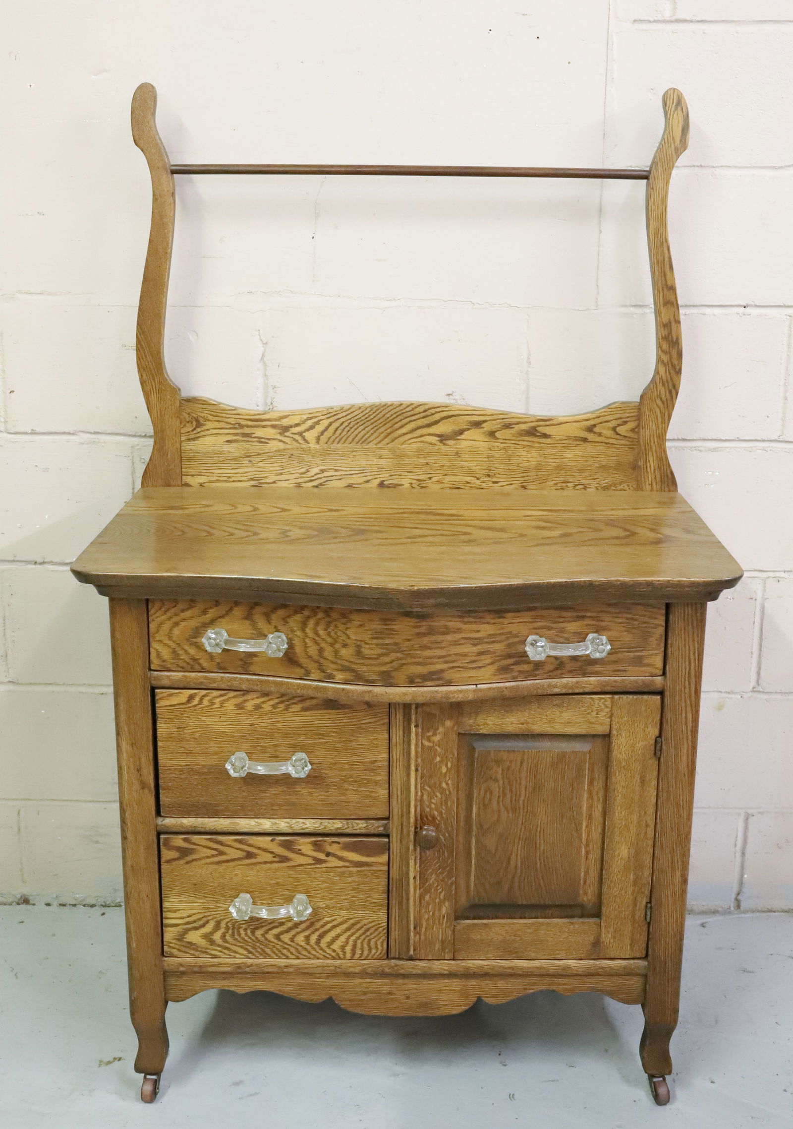 OAK WASHSTAND WITH TOWEL BAR (1 of 5)