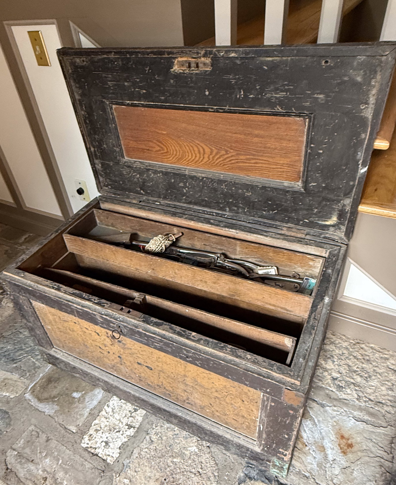 PAINTED WOODEN TOOL CHEST (1 of 8)