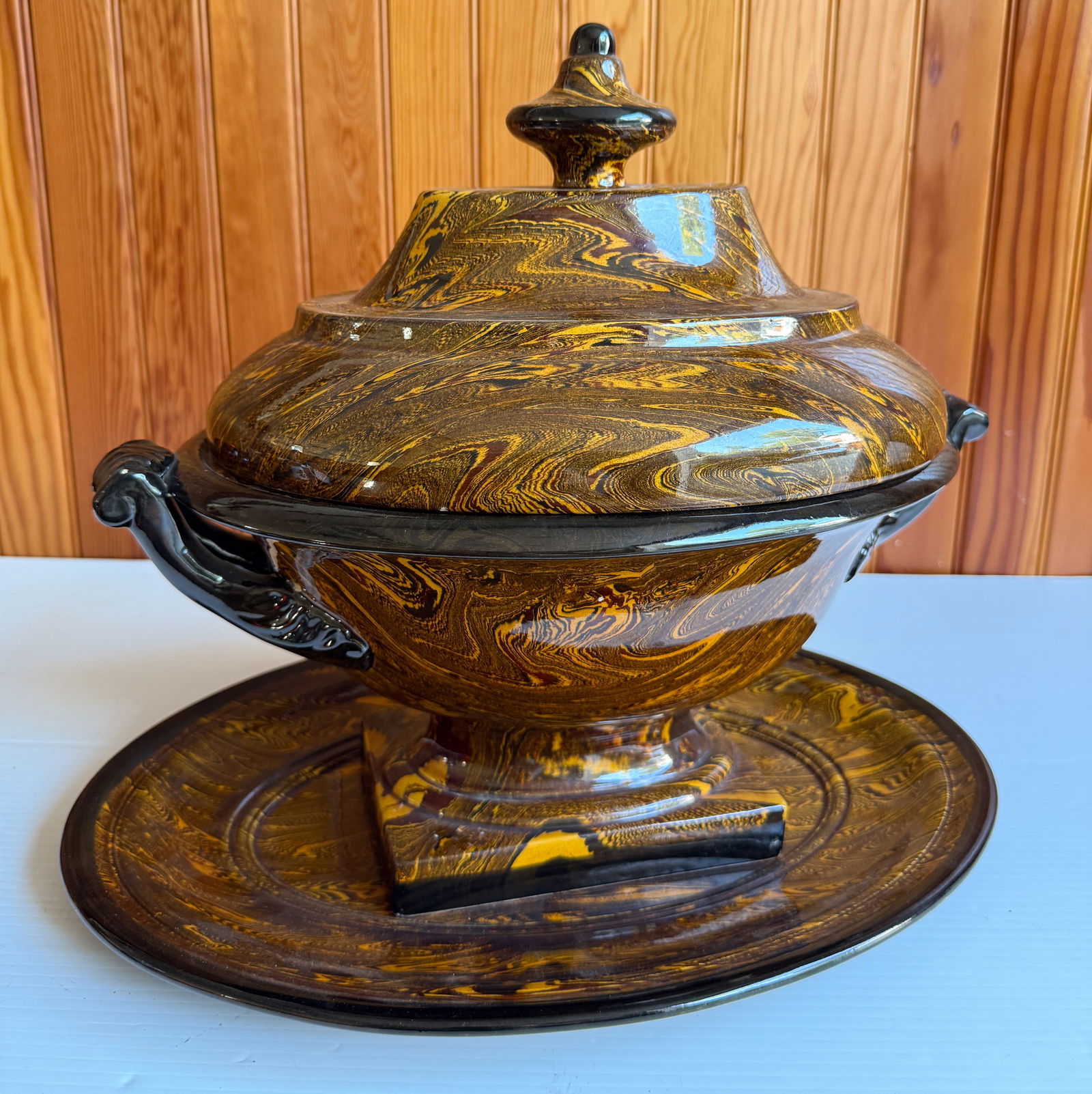 ITALIAN LIDDED TUREEN AND UNDERPLATE (1 of 8)