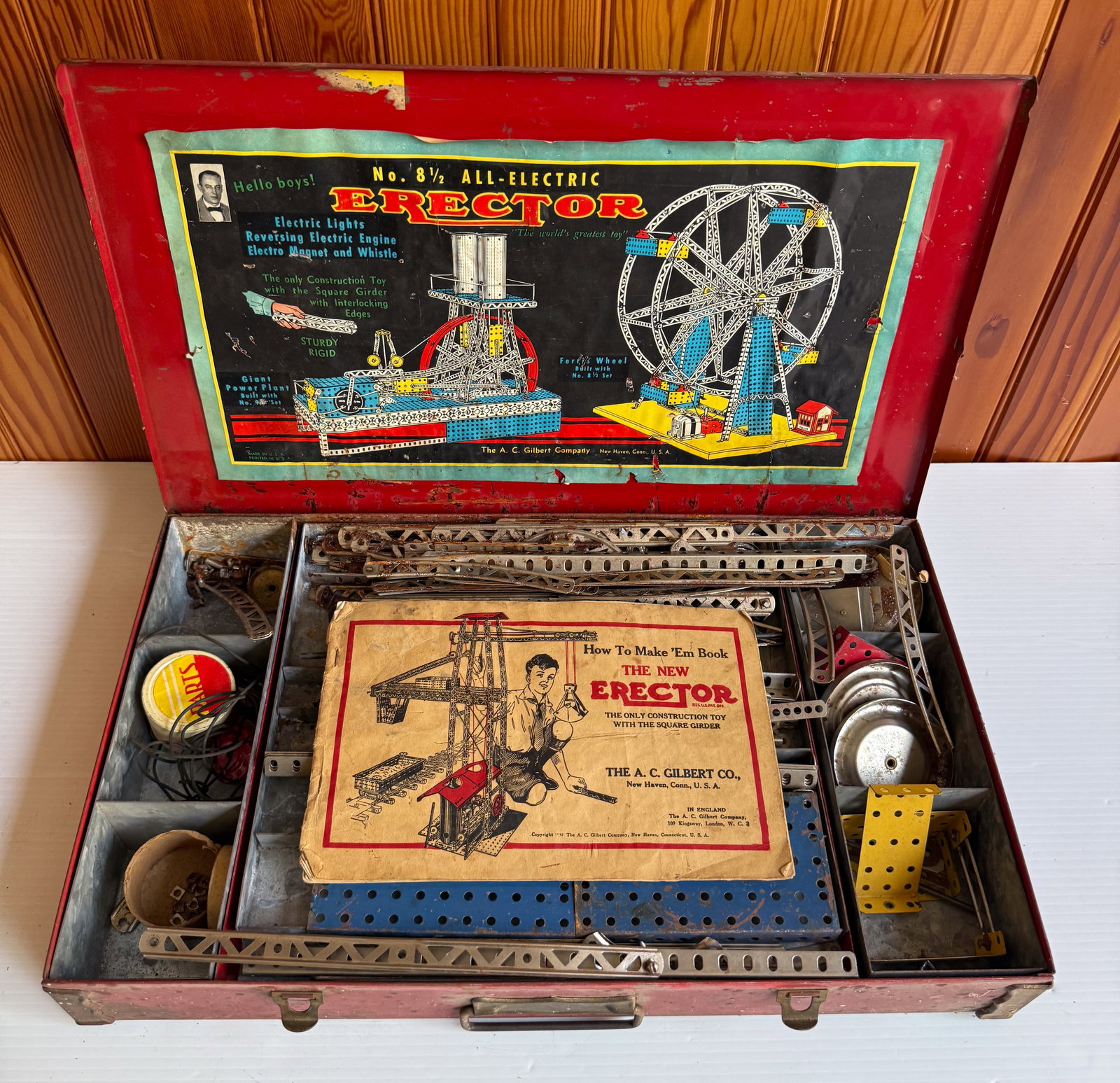 ANTIQUE ERECTOR SET (1 of 4)