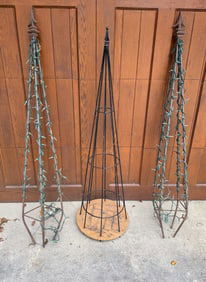 LOT OF GARDEN TRELLIS
